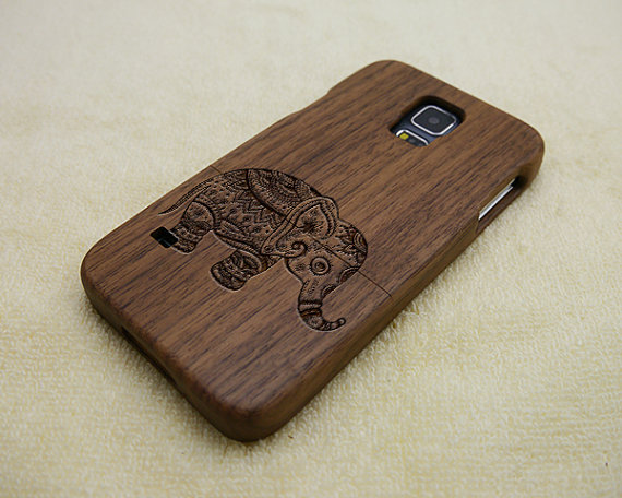 Elephant Galaxy S5 Case, Wood Samsung Galaxy S5 Case, Natural Wood Phone Case, Elephant , Laser Engraving, Real Wood, Walnut